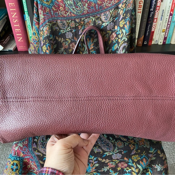 🌸SOLD🌸 Cuyana Zipper Tote in Burgundy - EUC! - Picture 5 of 11